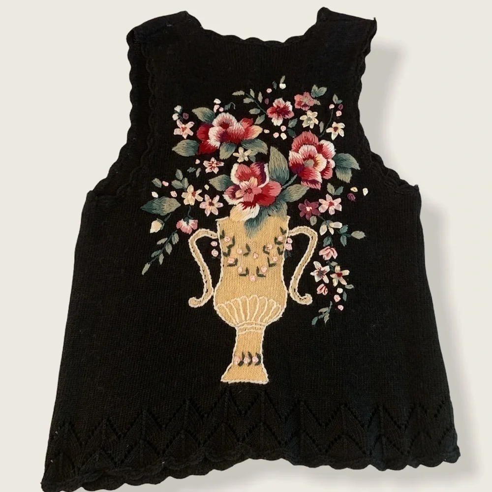 Vintage‎ Black V-neck Sleeveless Sweater Vest W/Embroidered Flowers Sz Medium